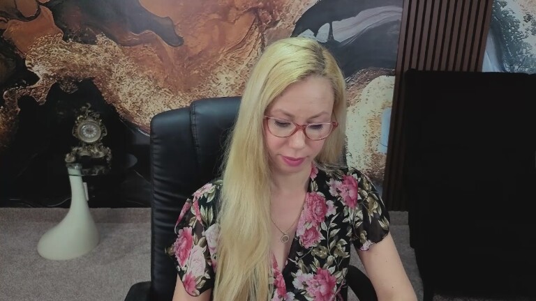 SofiaChastain's Streamate show and profile