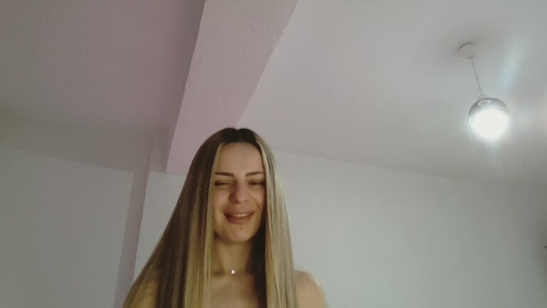 EMYILIA's Streamate show and profile