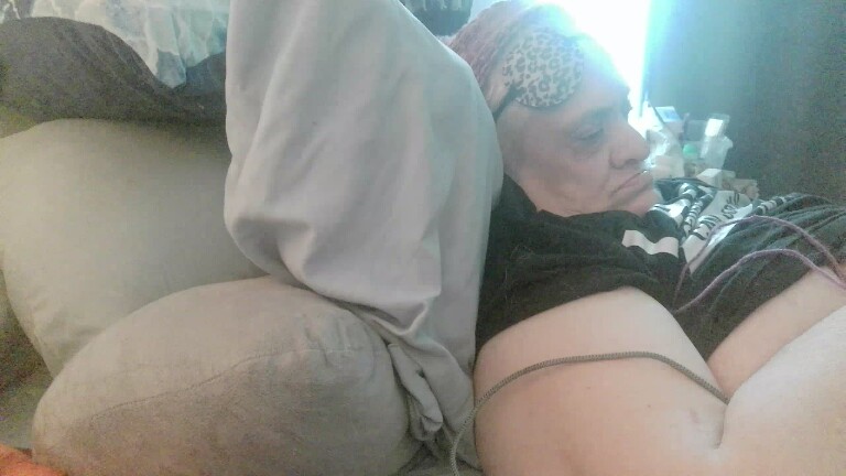 GrannyHugeBoobs's Streamate show and profile